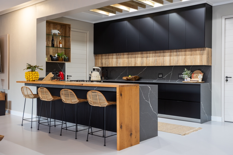 6 Bedroom Property for Sale in Winelands Western Cape